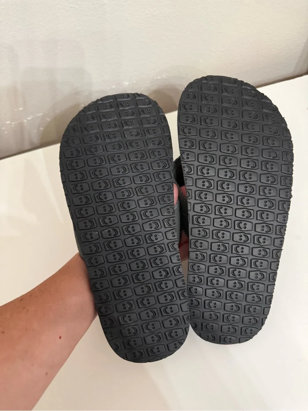 Sanuk Beer Cozy Comfort Flip Flops Gray Black Sandals Men’s Size 8 Beach Casual
